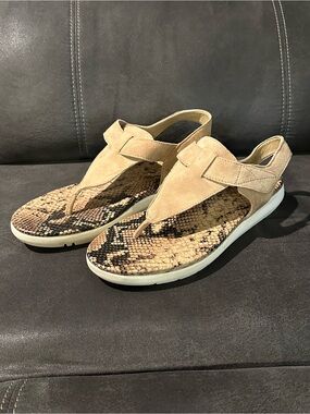 Naturalizer Lincoln Sandal Thong Leather in Beige with Snakeskin Footbed - 9.5